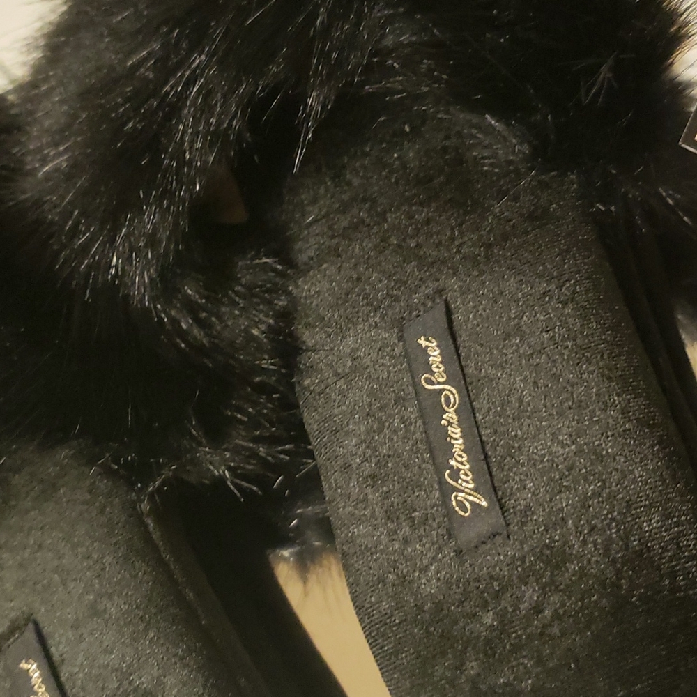 Victoria's Secret Slippers - Picture 4 of 5